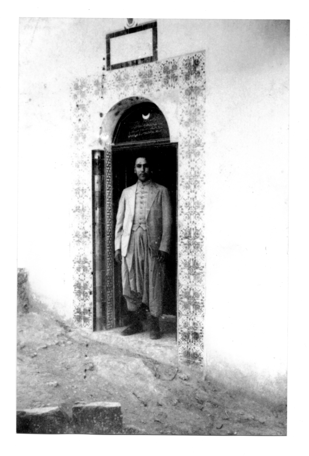 01 Mohand Ouyahia Ait Ahmed-Mausolée